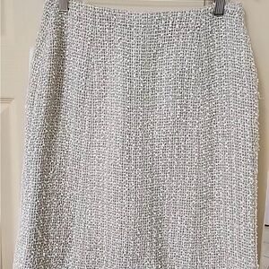 Chanel Elegant Tweed Skirt in Gray